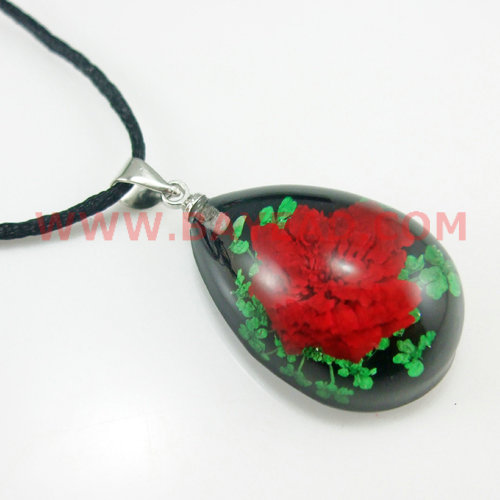 真實(shí)鮮花琥珀吊墜，昆蟲琥珀飾品，蝴蝶飾品，幸運(yùn)草吊墜項(xiàng)鏈，特色飾品，真花琥珀飾品，昆蟲琥珀飾品，昆蟲汽車掛件，人工琥珀，創(chuàng)意禮品，個(gè)性禮品。