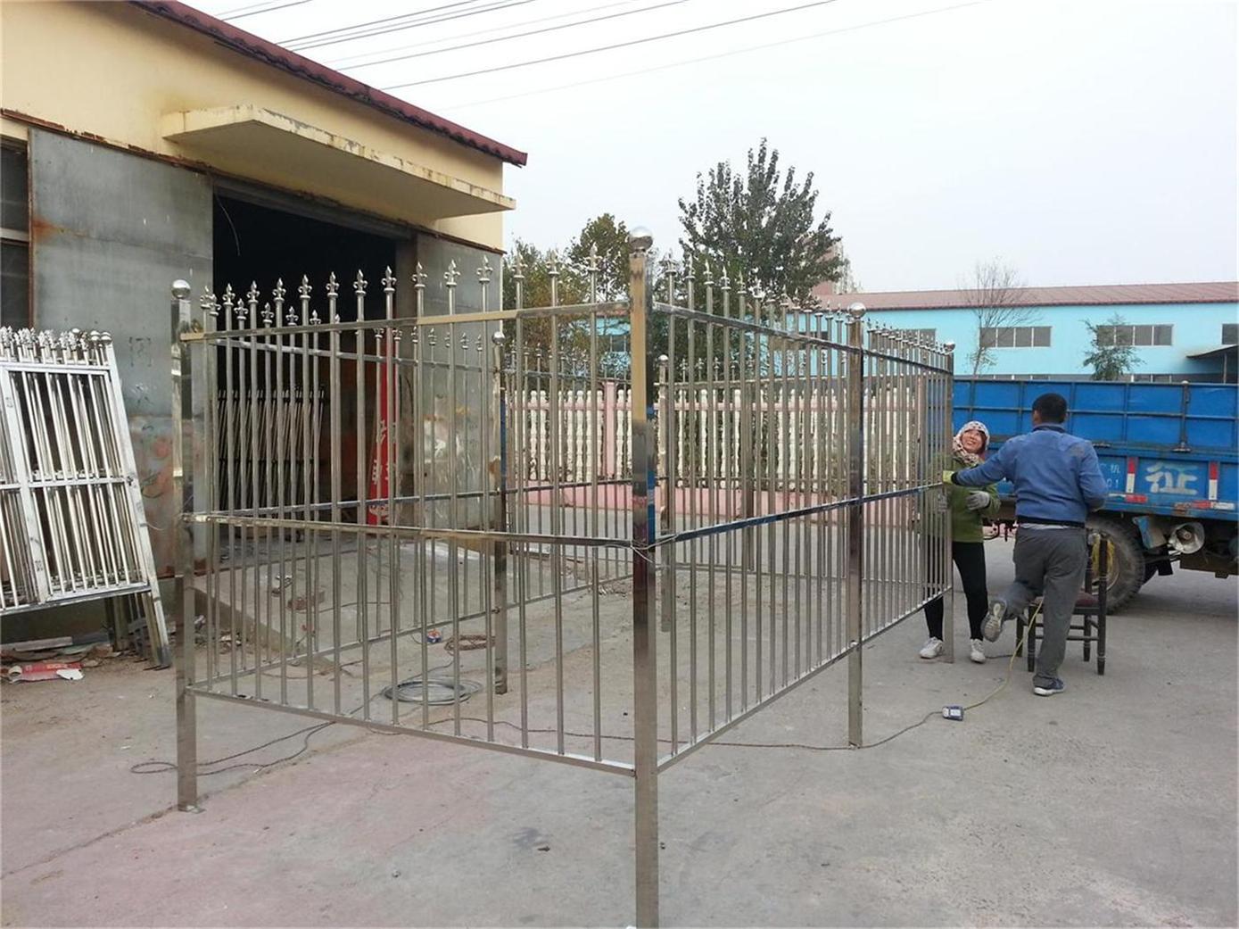 變壓器護(hù)欄、變壓器圍欄、不銹鋼護(hù)欄、不銹鋼護(hù)欄、變壓器不銹鋼護(hù)欄圍欄 不銹鋼變壓器護(hù)欄圍欄原始圖片2