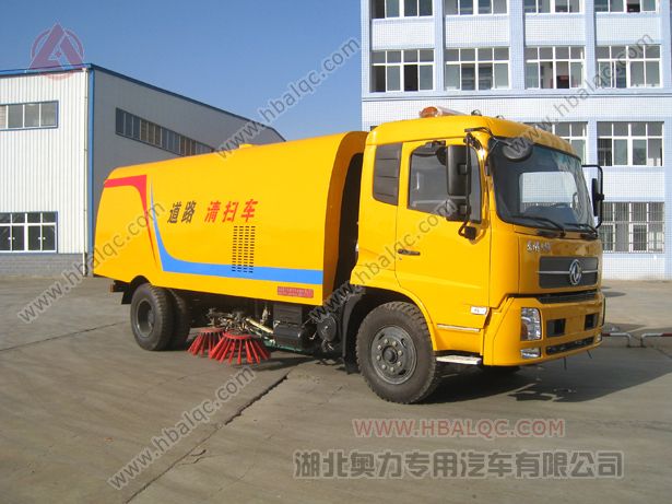 東風(fēng)11噸國外道路清掃車DFL1120B價(jià)格