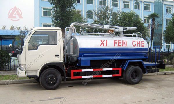 湖北奧力東風福瑞卡新型真空柴油吸糞車