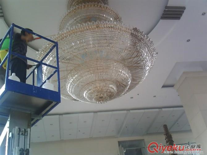 西安清洗水晶燈具公司，酒店水晶燈清洗，清洗大型吊燈花燈