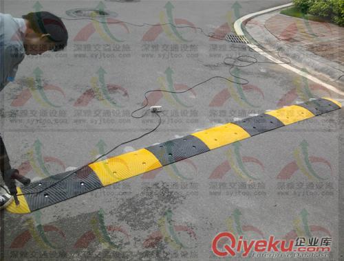 停車場壓不爛減速帶 道路緩沖帶 減速路拱 