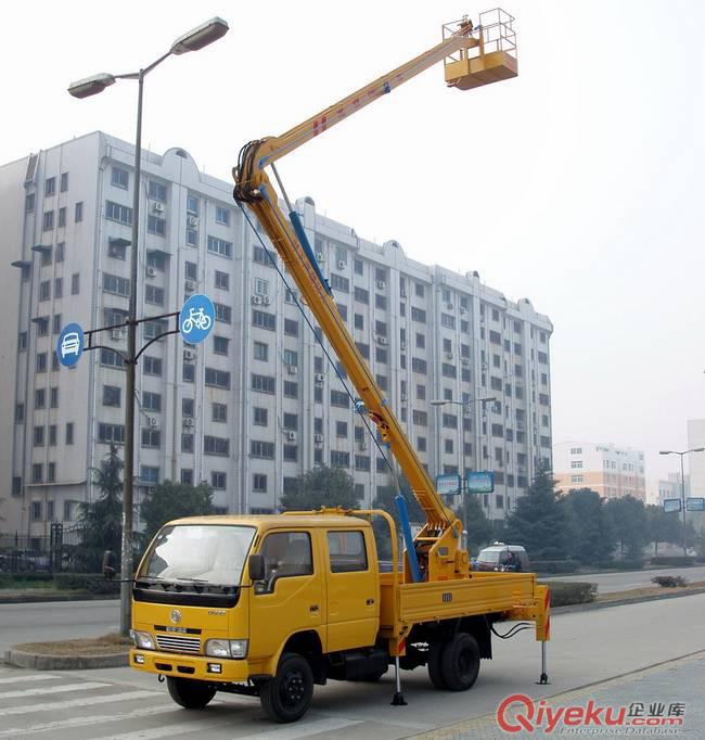 積東公司生產(chǎn)、銷售、車載曲臂式升降機(jī)、升降臺(tái)、等設(shè)計(jì)不同規(guī)格產(chǎn)品