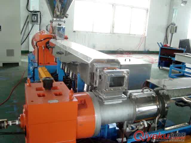 溫水交聯(lián)電纜料造粒機