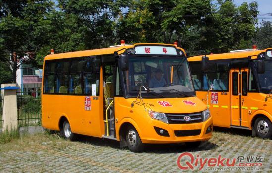 34座幼兒園校車和35座小學(xué)生校車兩款校車配置截然不同