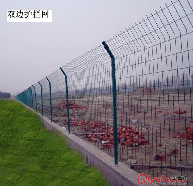 武漢高速公路護欄網報價，隨州公路圍欄網，咸寧雙邊絲防護網，公路隔離柵，