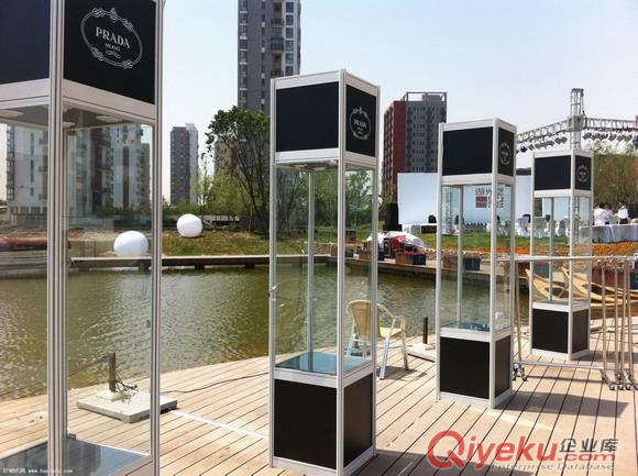 鈦合金展柜夏季促銷活動 天津利諾貨架廠舉辦
