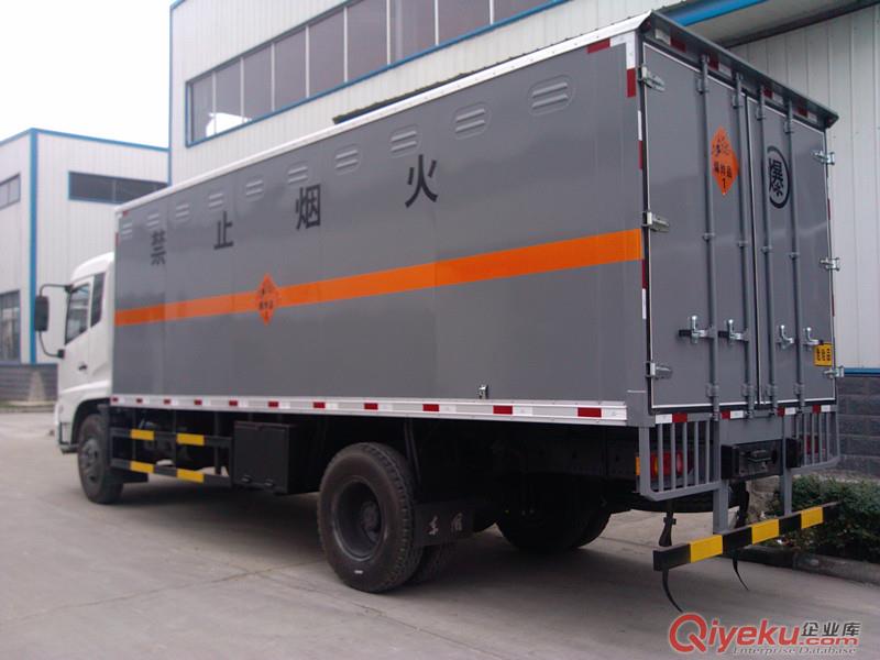 9.4噸東風(fēng)天錦危險(xiǎn)品運(yùn)輸車(chē)原始圖片2