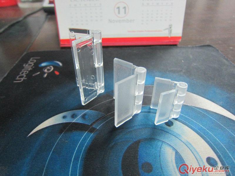 Plastic butt hinge
