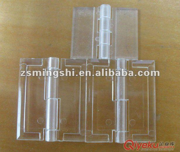 The flexible plastic butt hinge