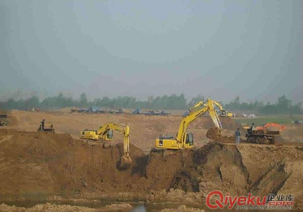 鄭州挖掘機(jī)學(xué)校支持試學(xué)滿意后再報(bào)名