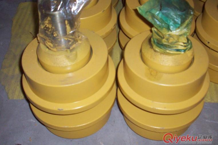 供貨山推SD32托帶輪，山推推土機托帶輪，推土機托帶輪，廠家 現貨電話