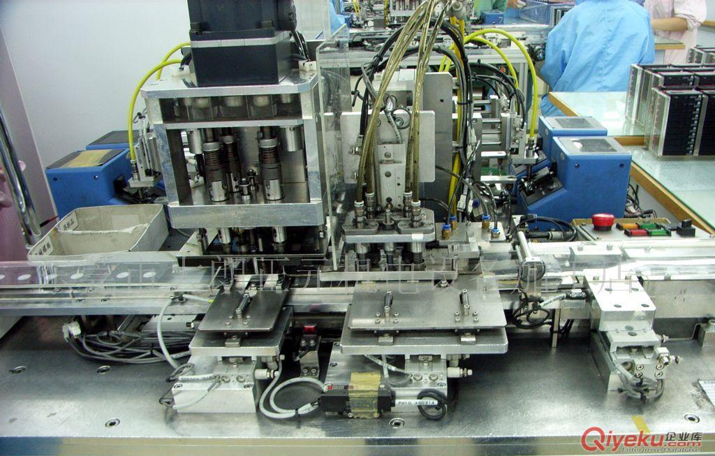 全自動鎖螺絲機器人