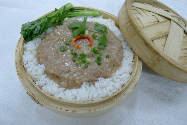 咸鱼肉饼笼仔饭