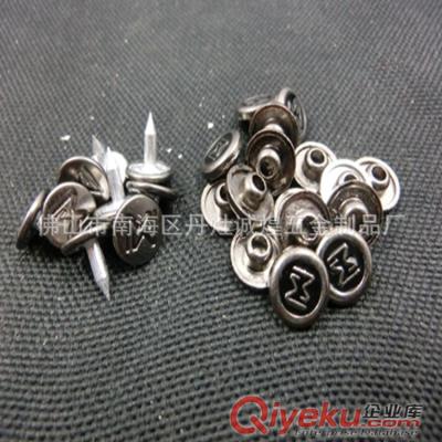 供應(yīng)各式紐扣衣角釘 金屬質(zhì)地直銷(xiāo) zyjl