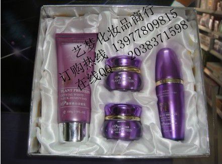 zp熱賣 幼顏VIP奢享臻白美顏嫩膚護(hù)膚五件套化妝品套裝198元