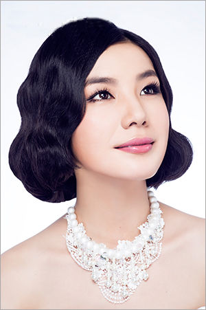 化妝培訓哪里好，膠南梵谷零基礎速成學新娘跟妝