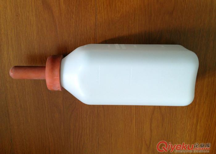 【廠家直銷】2L喂奶瓶，帶把手，小牛犢喂奶瓶