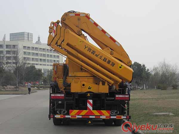 供應(yīng)華菱后雙橋12噸隨車吊 原始圖片2