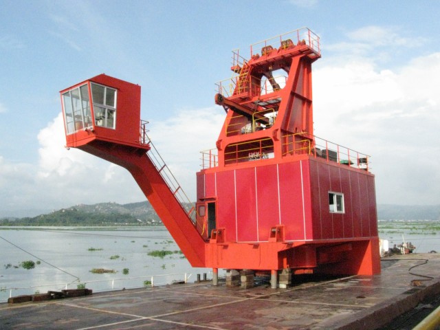 帶斗門機(jī)吊裝原始圖片2