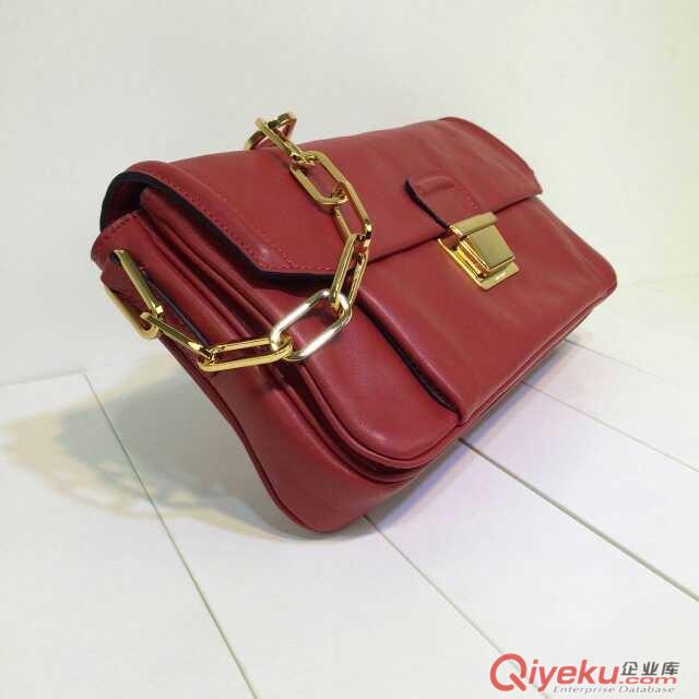  新款miumiu(精仿原版超A一比一包包)廠家直銷.