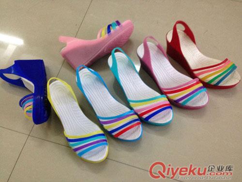 水晶鞋高跟虹彩條涼鞋