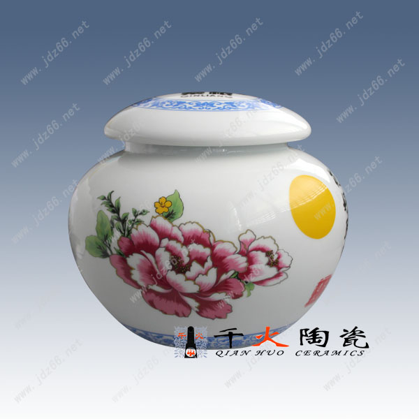 景德鎮(zhèn)唐龍?zhí)沾蓮S家供應(yīng)定制各類陶瓷產(chǎn)品，倘若您有需要，唐龍?zhí)沾烧嬲\為您服務(wù)。如果您還在擔(dān)心，擔(dān)心地域距離產(chǎn)生的不信任感；如果您還在擔(dān)心，擔(dān)心買不到真正的陶瓷產(chǎn)品；如果您還在擔(dān)心，擔(dān)心找不到值得信任的陶瓷廠家，那么，請相信唐龍?zhí)沾桑嫘母兄x您的信賴，我們真誠合作的最基礎(chǔ)！原始圖片2
