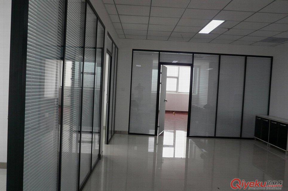  供應南京玻璃隔斷 成品隔斷 百葉 隔斷 {sx} 上海代格 品牌保證 價格合理