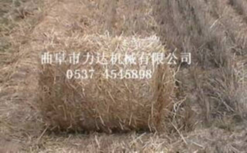 出口自動(dòng)撿拾圓捆機(jī)　秸稈打捆機(jī)多少錢(qián)