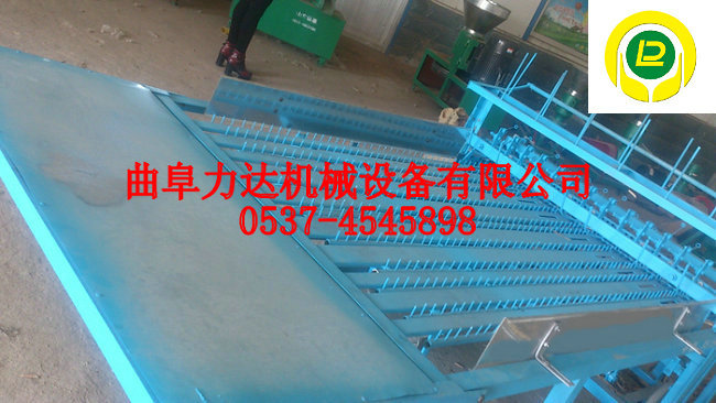 直銷電動(dòng)草簾機(jī)  草簾編織機(jī)生產(chǎn)廠家