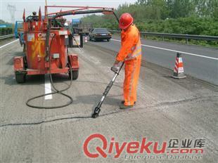 萊蕪市路面灌縫膠廠家大量供應(yīng)水泥道路密封膠