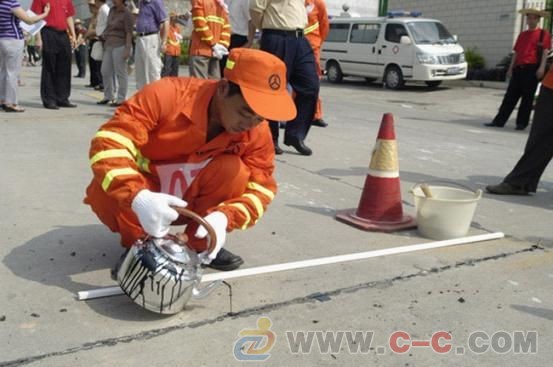 邯郸路面灌缝胶修补裂缝才是硬道理