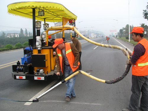 滕州冬季克服熱脹冷縮的道路灌縫膠原始圖片3