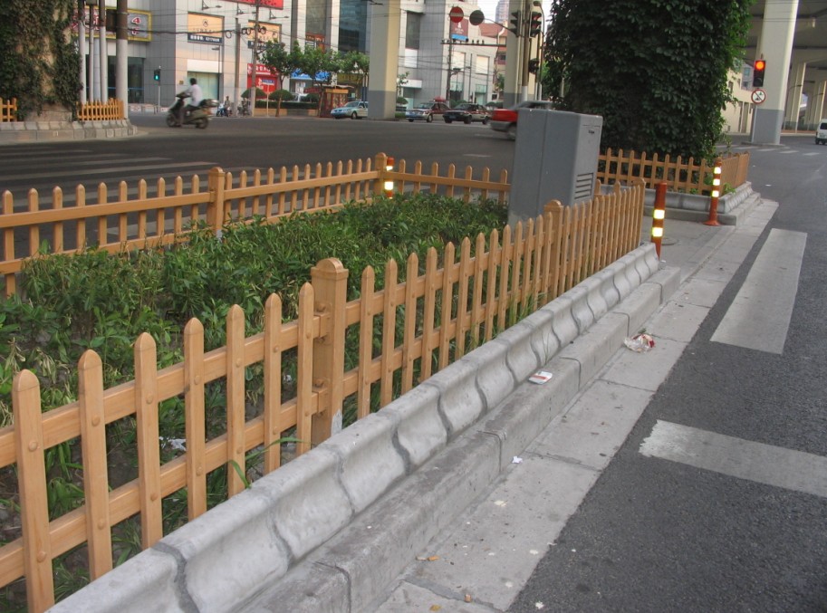 威海園林綠化護(hù)欄、威海市政草坪圍欄、威海道路隔離防護(hù)圍欄