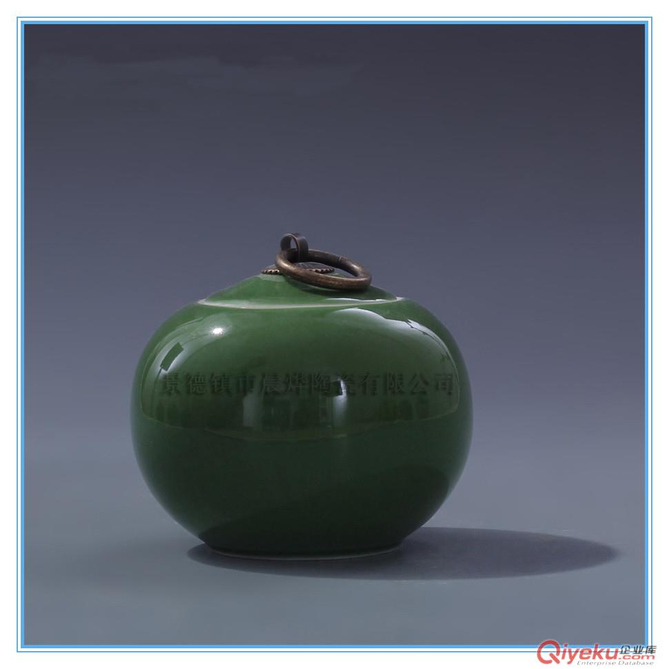 人物雕刻瓷器