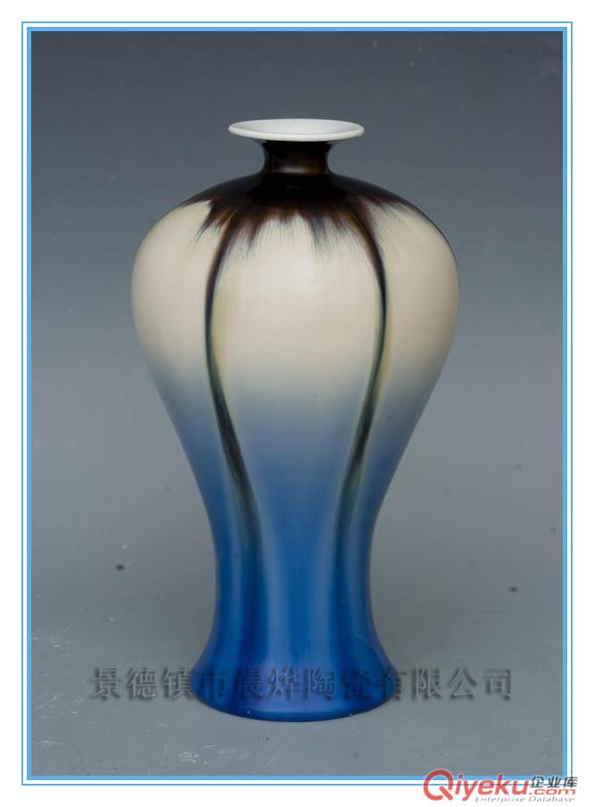 青花雕龍大花瓶