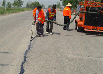 遼源道路填縫膠修復(fù)腳下地面裂縫