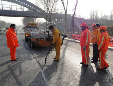 青島市北區瀝青路面填充膠路面養護之法寶原始圖片3