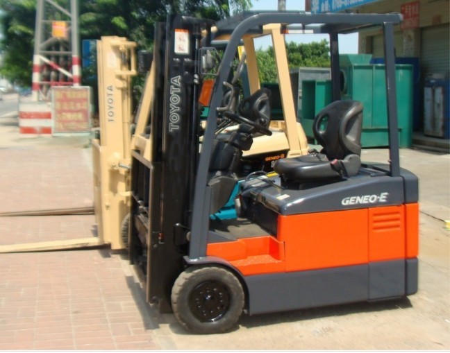 供應小松FB25EX-11電動叉車