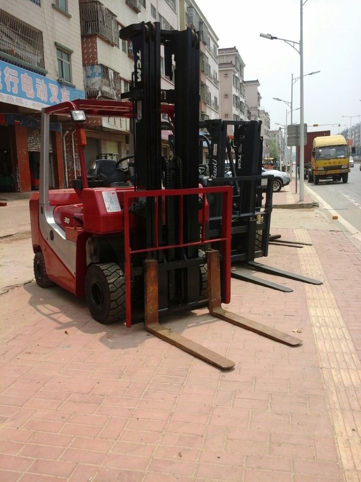 供應(yīng)3噸TCM平衡重式叉車原始圖片2