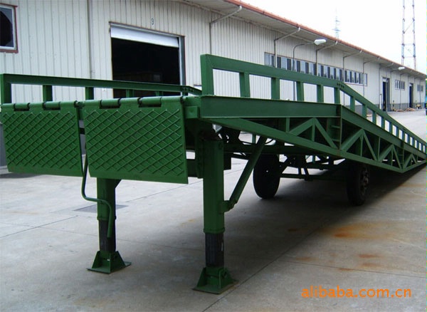 黑龍江大慶移動(dòng)登車橋 齊齊哈爾導(dǎo)軌鏈條式升降貨梯原始圖片3