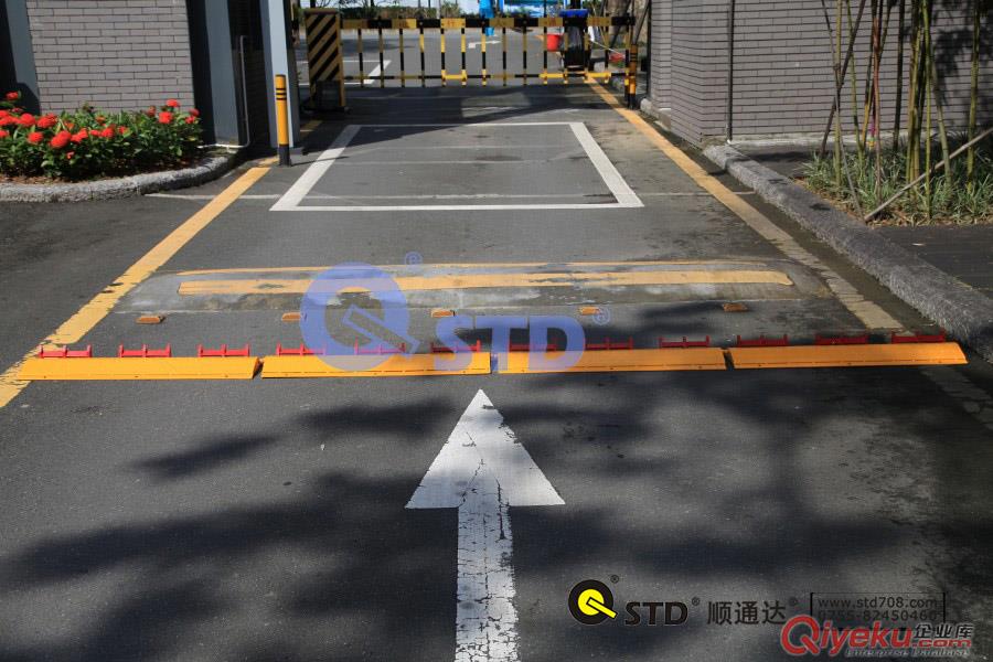  防沖撞設備STD單行路障  