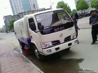 東風福瑞卡掃路車