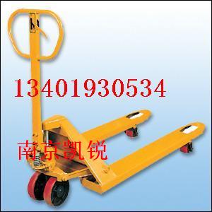 供應(yīng)各類油壓托盤搬運(yùn)車,磁性材料卡,手推油壓拖板車，來(lái)選購(gòu)吧
