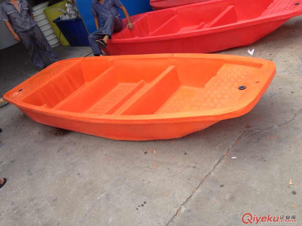 供應3噸南昌工地運輸車載塑料水箱PT-3000L