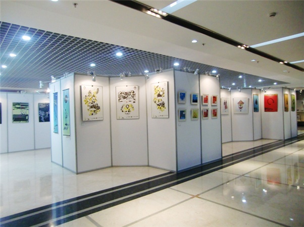 攝影作品展示屏，鋁合金八棱柱標準展板，書畫屏風展示架原始圖片2