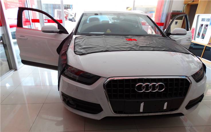 奧迪Q5 原車屏升級(jí)導(dǎo)航 后視原始圖片3