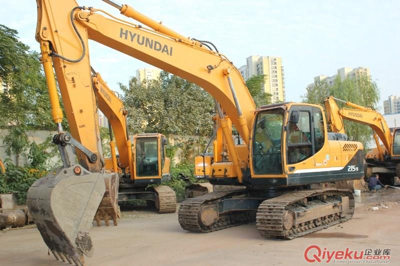 出售海關(guān)現(xiàn)代225-9二手挖掘機(jī)