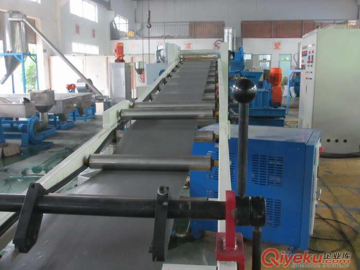 EVA地毯片材擠出機