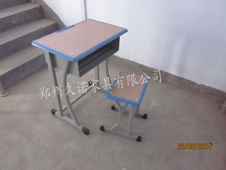 河南課桌椅，弧形課桌椅，雙升降課桌椅，雙人課桌椅廠家原始圖片3